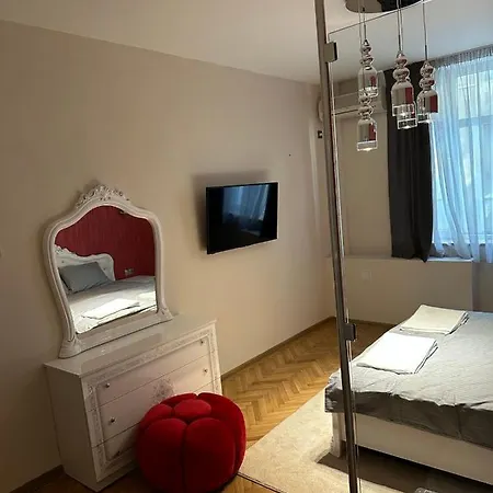 Lux Center Guest house *